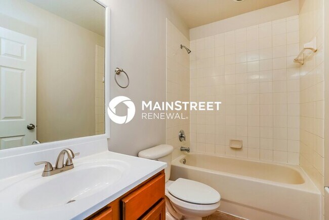 Building Photo - 4 Bedroom Pet-Friendly Home in Fort Myers, FL with Main Street Renewal