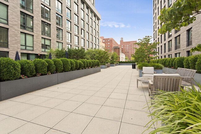 Building Photo - 23 W 116th St