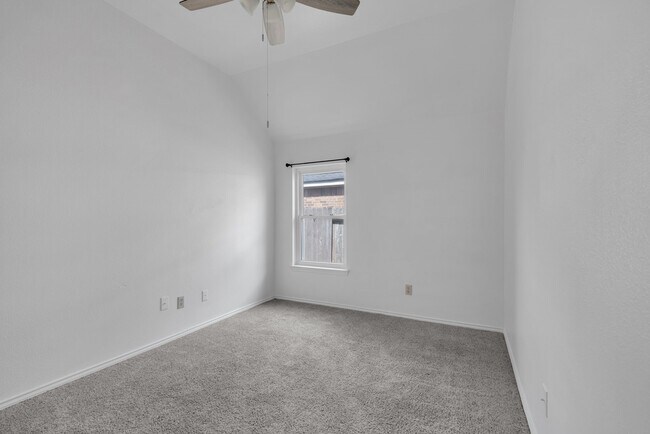 Building Photo - 28223 Fantail Dr