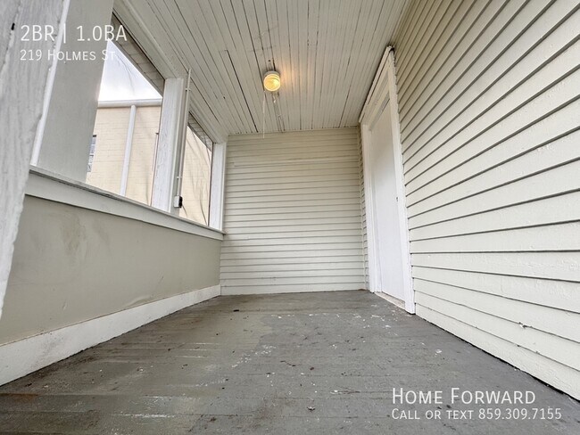 Building Photo - 219 Holmes St