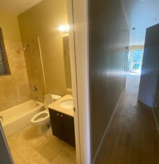 Building Photo - 2440 W Madison St