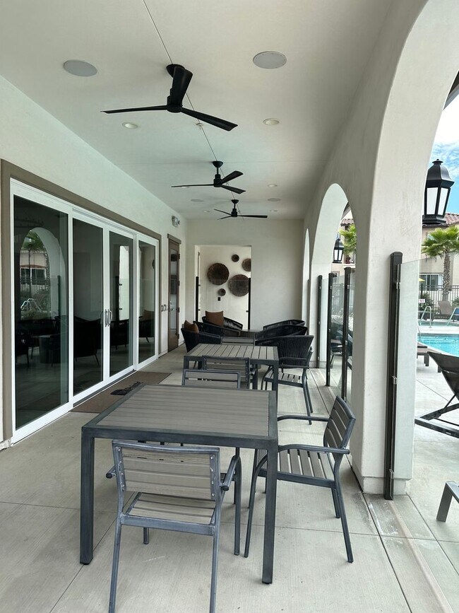 Building Photo - 2 Bed/2.5 Bath, South Temecula Townhome