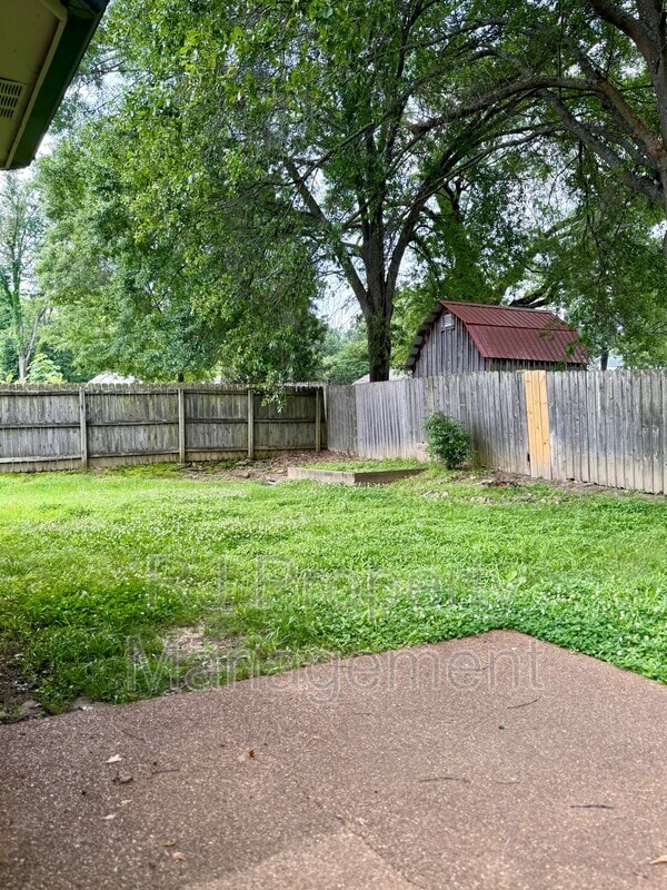 Building Photo - 6095 E Everett Hill Cir