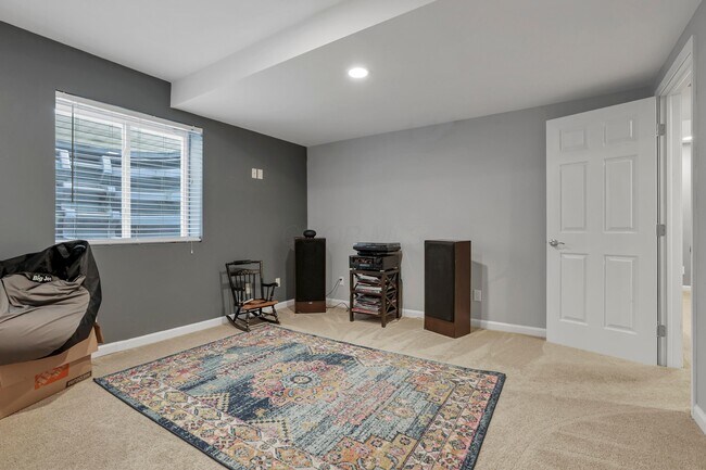 Building Photo - 7090 Dean Farm Rd