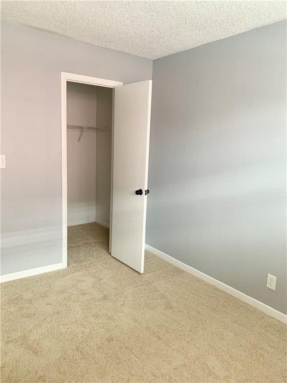 Building Photo - 680 Tennis Club Dr