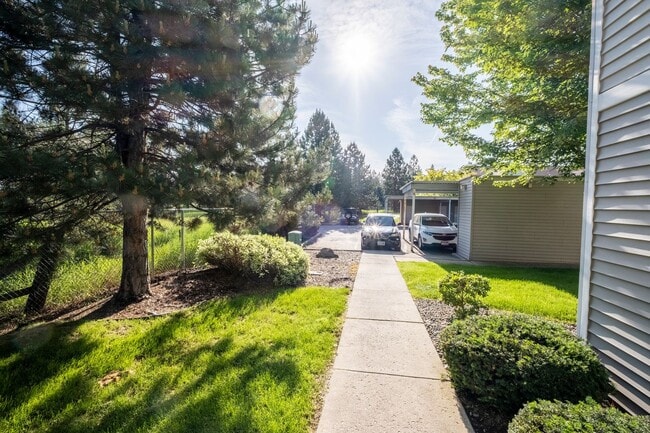 Building Photo - Town house in Post Falls