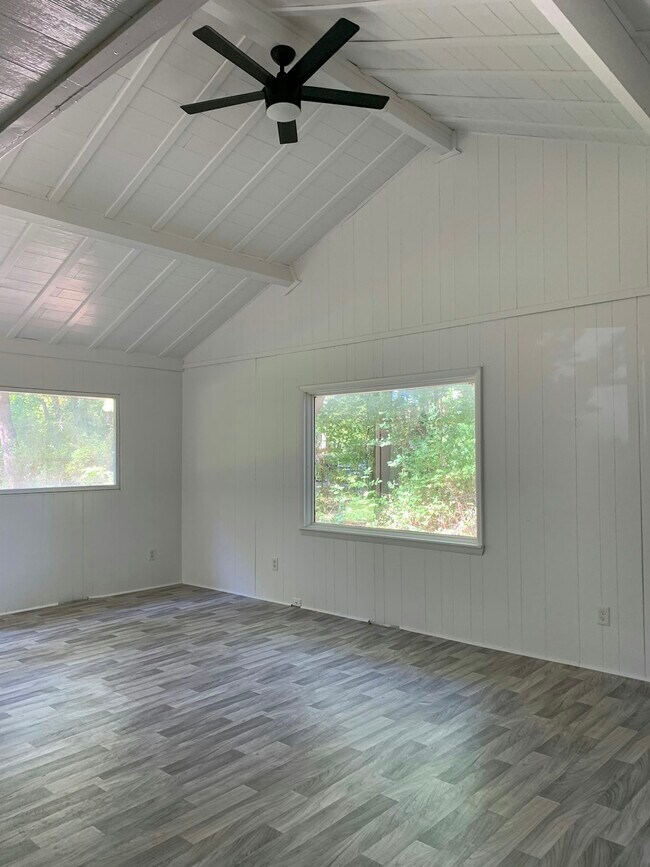 Building Photo - 4472 Brott Rd