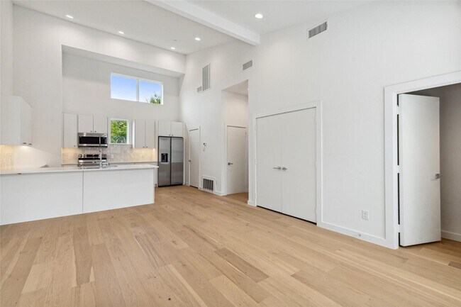 Building Photo - 6144 Oram St