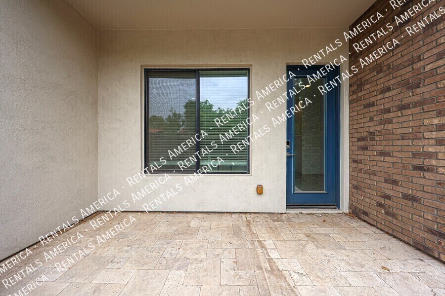 Building Photo - 901 S Smith Rd