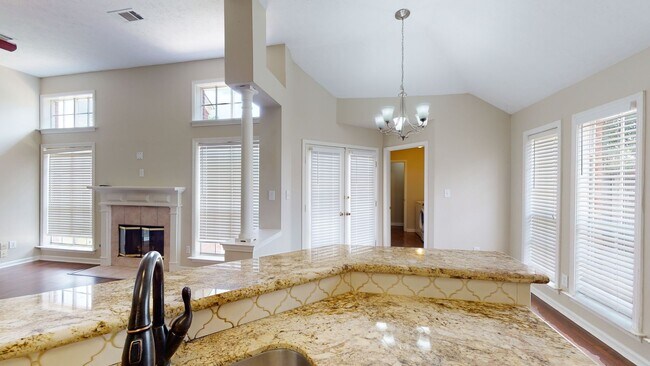 Building Photo - Creampuff in Copperfield!