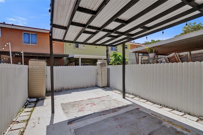 Building Photo - 990 NW 78th Ave