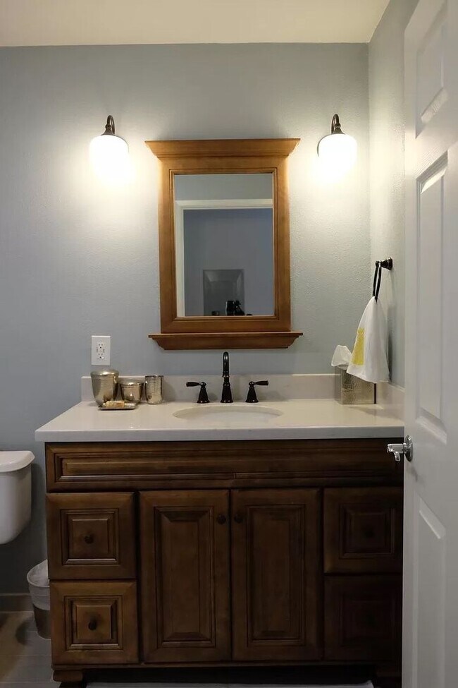 Building Photo - Spacious, Stylish, and Perfect for Enterta...