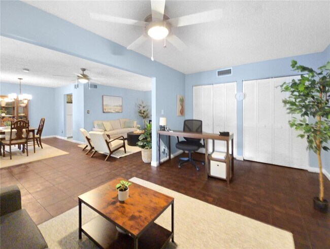 Building Photo - 553 Fairways Cir