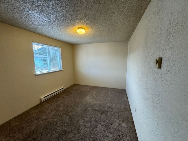 Building Photo - 498/A/