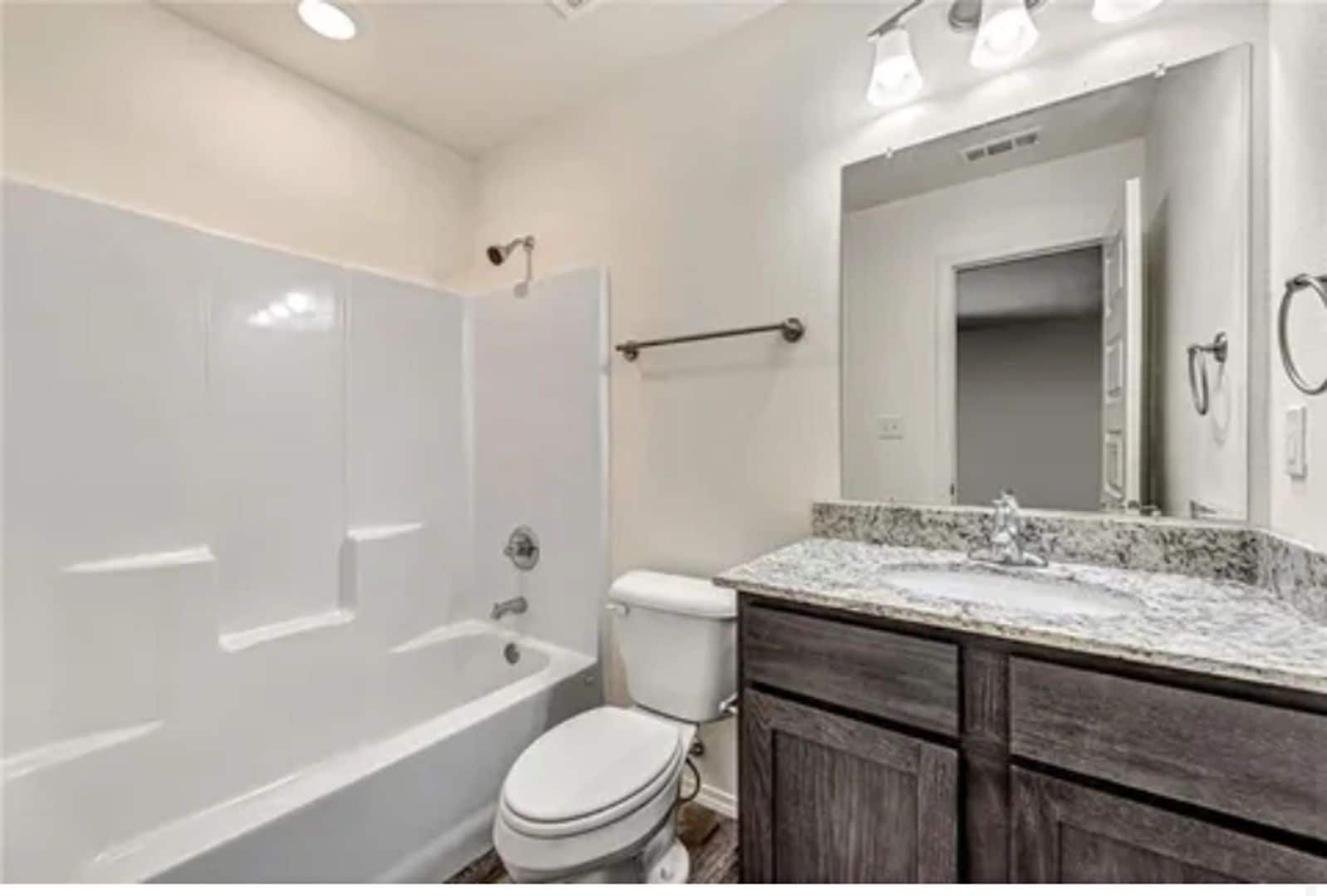 Building Photo - 938 S Benchmark Ln