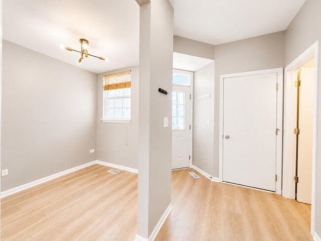 Building Photo - 2912 White Thorn Cir