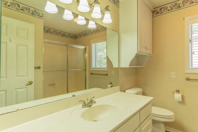 Building Photo - 16 Balenciaga Way