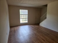 Building Photo - 1 Bedroom, 1.5 Bath Townhouse