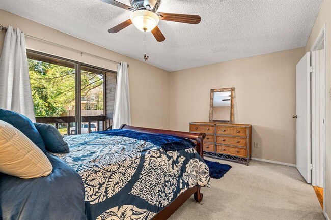 Building Photo - 3900 Aspen Dr