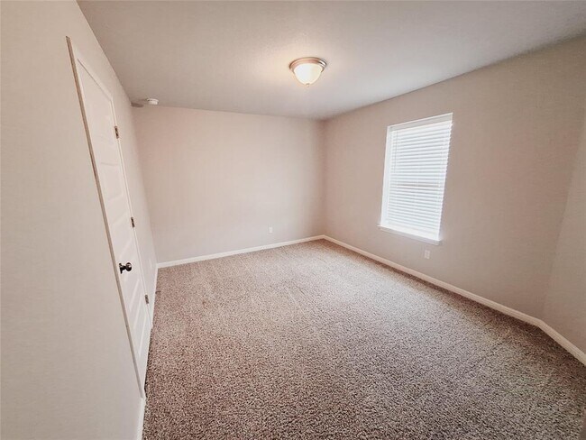 Building Photo - 124 Peruvian Ln