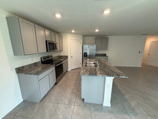 Building Photo - Newly built 3 bedroom home in a quiet Cul-...