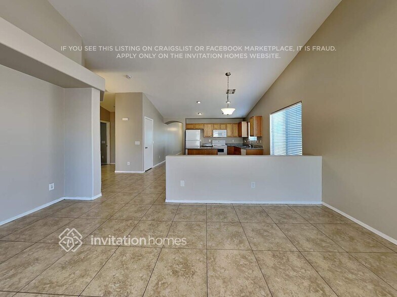 Building Photo - 2628 W Tamarisk Ave