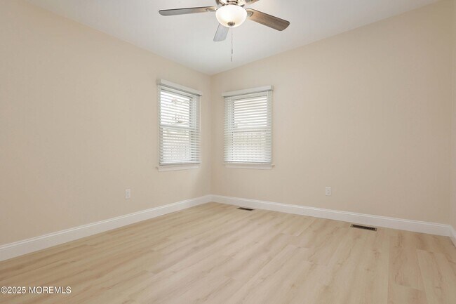 Building Photo - 2329 Oak Tree Rd
