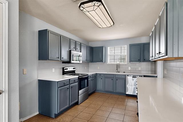 Building Photo - 621 Berry Tr