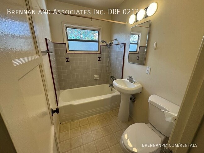 Building Photo - 456 Davidson-#B