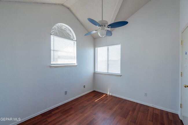 Building Photo - 2212 Tierra De Oro Way