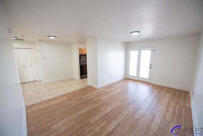 Primary Photo - Beautiful & Spacious 2B2b Condo in Great N...