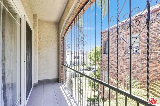 Building Photo - 1111 S Orange Dr
