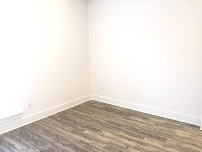 Building Photo - 3108 Elm Hill Pike