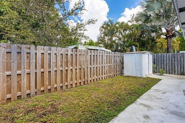 Building Photo - 3241 NE 17th Ave