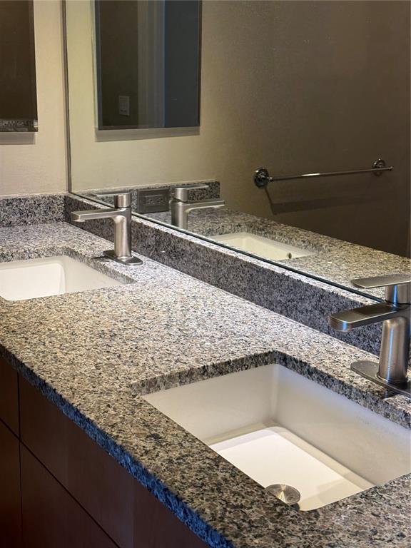 Building Photo - 800 N Tamiami Trl