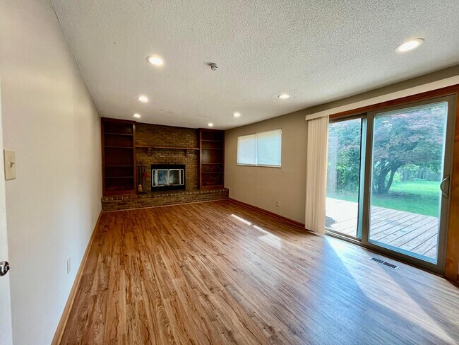 Building Photo - 2775 Amana Ct