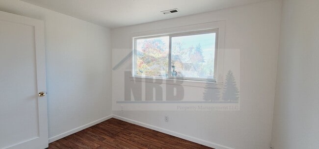 Building Photo - Absolutely Gorgeous 3 bd, 1 ba House locat...