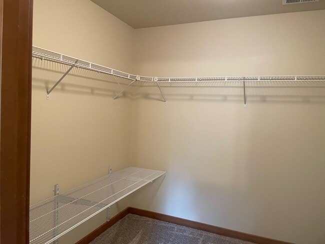 Building Photo - Lovely Corner Lot with Open Floor Plan, High Ceilings, Gourmet Kitchen.