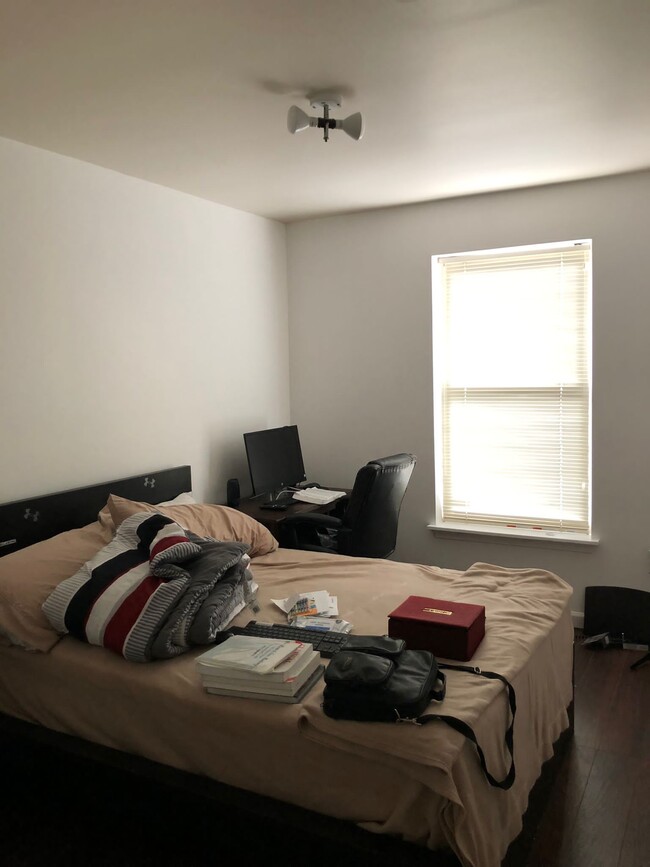 Main Bedroom - 103 Clay St