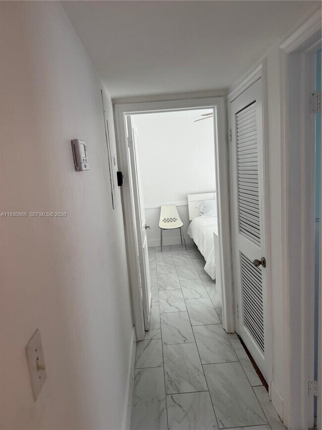 Building Photo - 300 Sunrise Dr