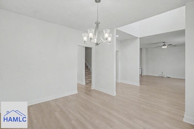Building Photo - 965 Meloney Dr