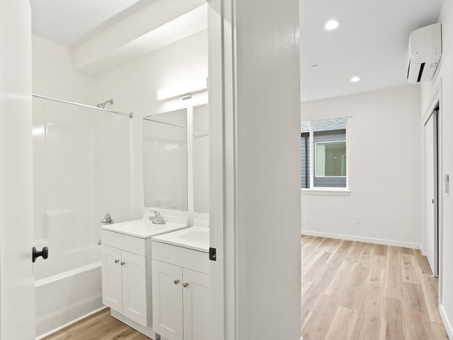 Building Photo - Vancouver Townhouses