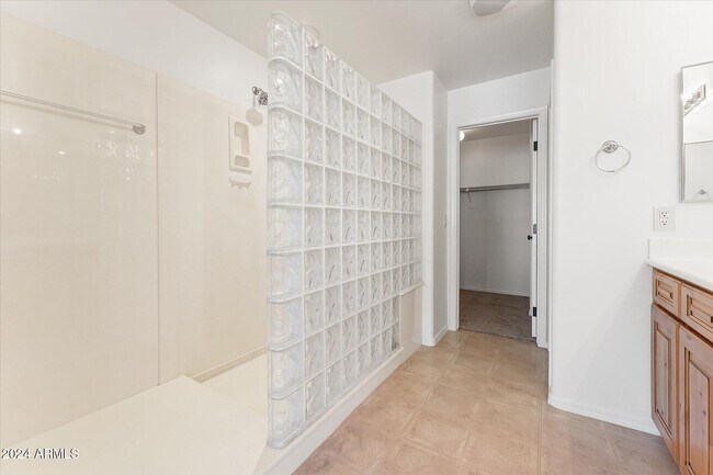 Building Photo - 3636 E Edna Dr