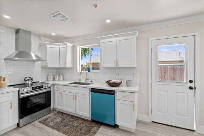 Building Photo - 4BR Home on 0.35-Acre Lot | Owned Solar