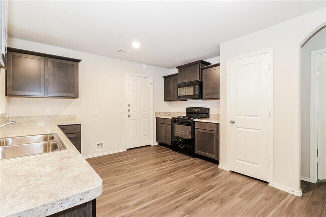 Primary Photo - 2237 Onyx Ln