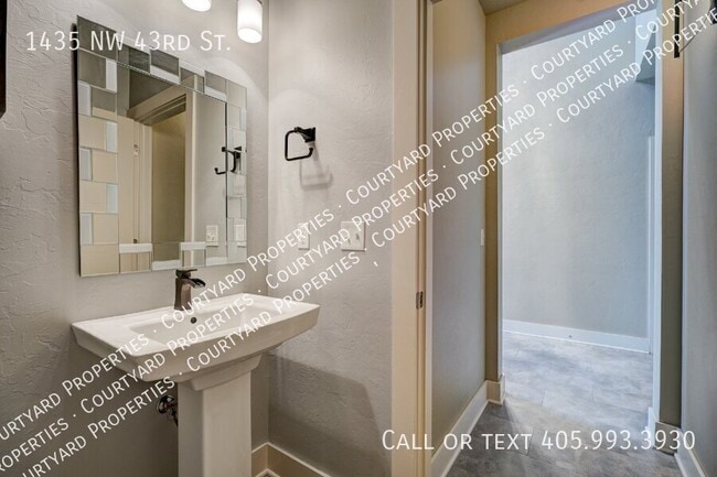 Building Photo - 1435 NW 43rd St