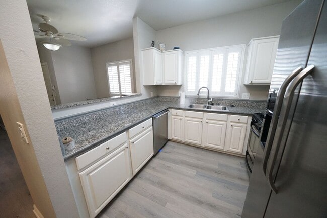 Building Photo - 5250 S Rainbow Blvd