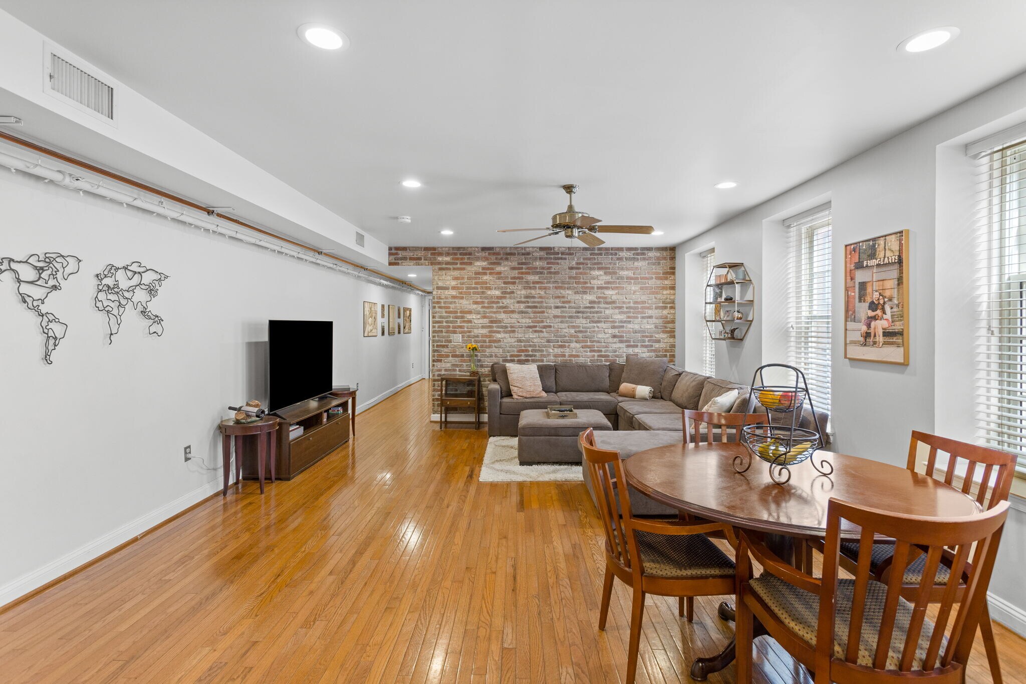 Building Photo - 142 N Bread St