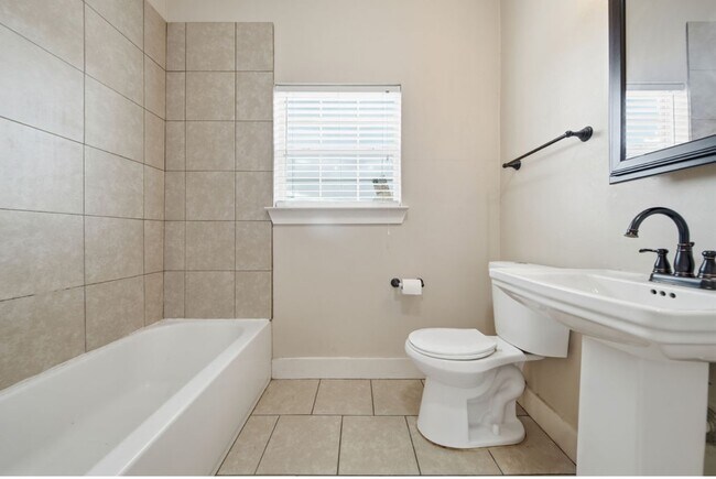 Building Photo - 4602 Ward St