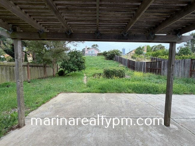 Building Photo - Glen Cove Beauty 3 bed 2.5  bath 2 Story home in established neighborhood